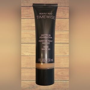MARY KAY TimeWise Matte 3D Foundation  BEIGE  C 220